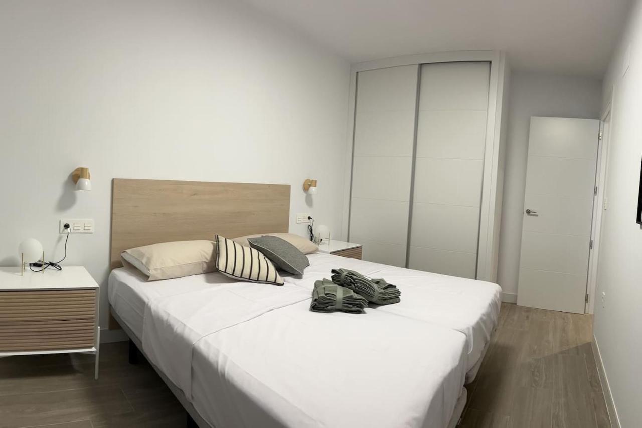 Apartamentos Breton 17 Suite Familiar Alicante Luaran gambar
